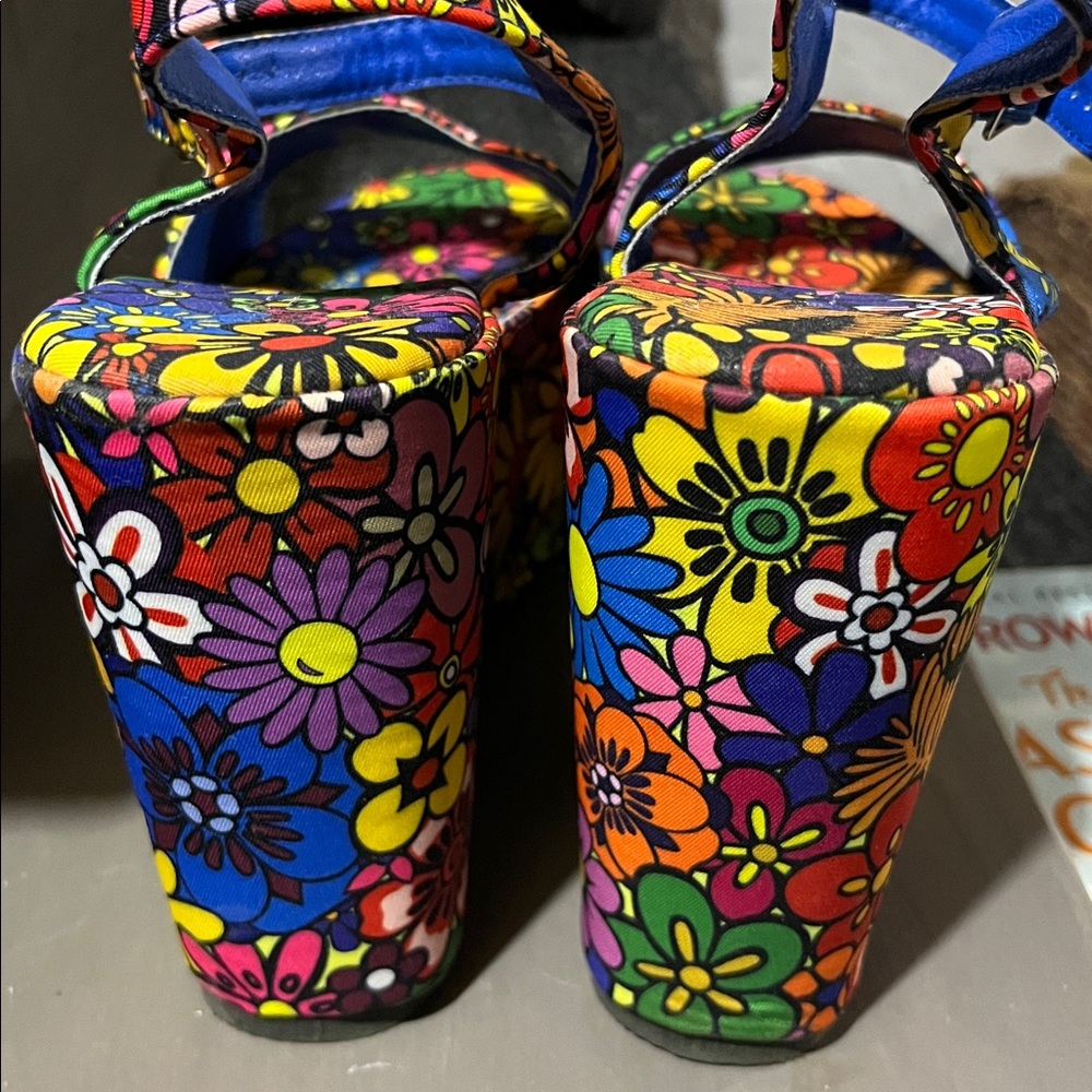 Bold Floral Platform Sandals - Multicolor - Picture 3 of 3